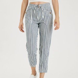 AE High Waisted Taper Pant